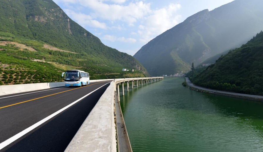 中國最美水上公路圖片