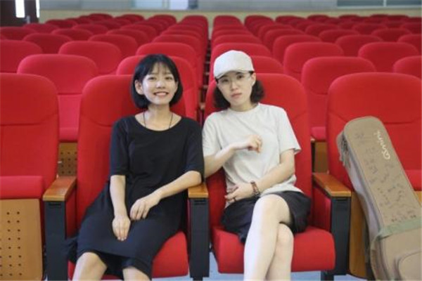 房東的貓王心怡是誰(shuí) 王心怡個(gè)人簡(jiǎn)歷和微博，王心怡吳佩玲是情侶關(guān)系嗎 
