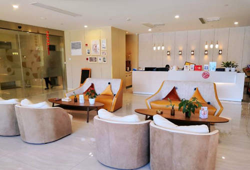 萌諾樂(lè )樂(lè )雅月子會(huì )所大廳