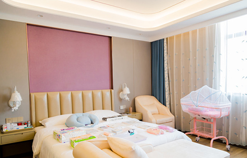 巍閣月子會(huì )所房間