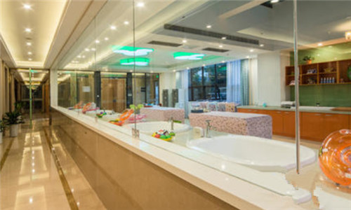 南京禾悅母嬰月子中心嬰兒游泳室