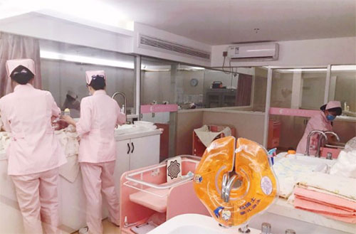 汕頭天玥府月子會(huì )所嬰兒洗浴照片