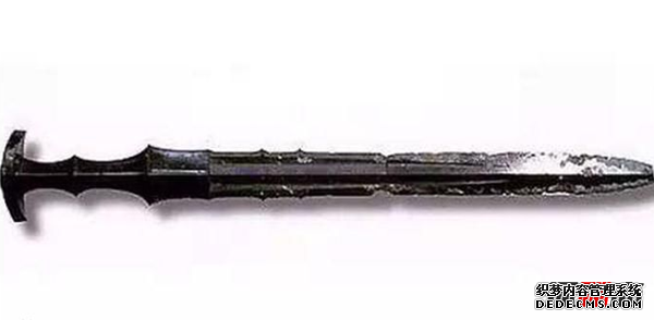 日本十大傳世國寶,三日月宗近是日本天下五劍中最美的劍