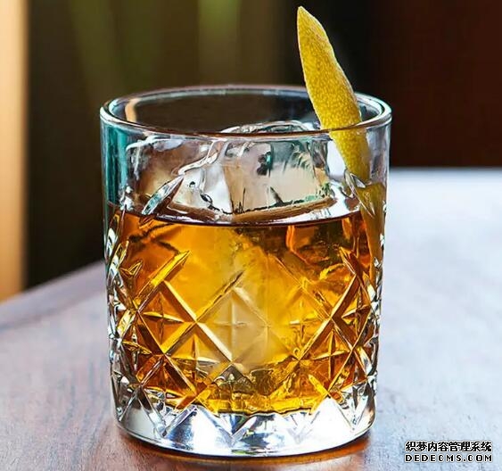 以威士忌為基酒的雞尾酒配方，最經(jīng)典的就是古典/曼哈頓/威士忌酸