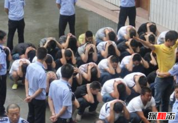 慘不忍睹!盤(pán)點(diǎn)發(fā)生的斗毆事件,廣州地鐵兩人口角斗毆(血跡斑斑)