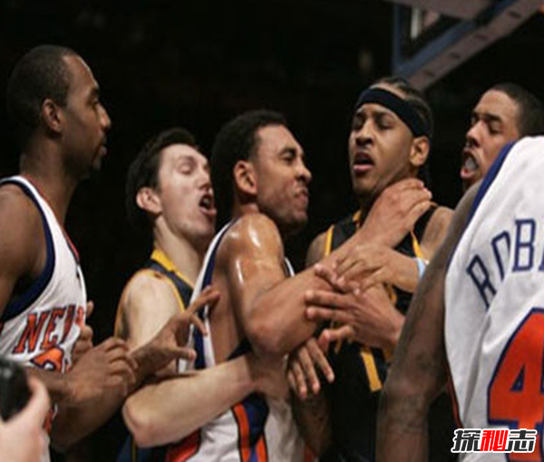 慘不忍睹!盤(pán)點(diǎn)發(fā)生的斗毆事件,廣州地鐵兩人口角斗毆(血跡斑斑)