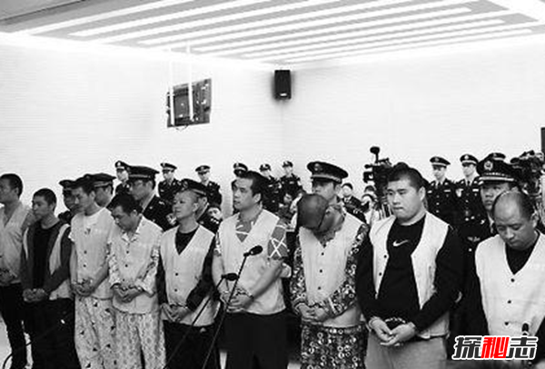 慘不忍睹!盤(pán)點(diǎn)發(fā)生的斗毆事件,廣州地鐵兩人口角斗毆(血跡斑斑)