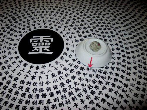 碟仙是什么，真的會(huì )死人嗎？說(shuō)幾件真實(shí)的碟仙靈異事件